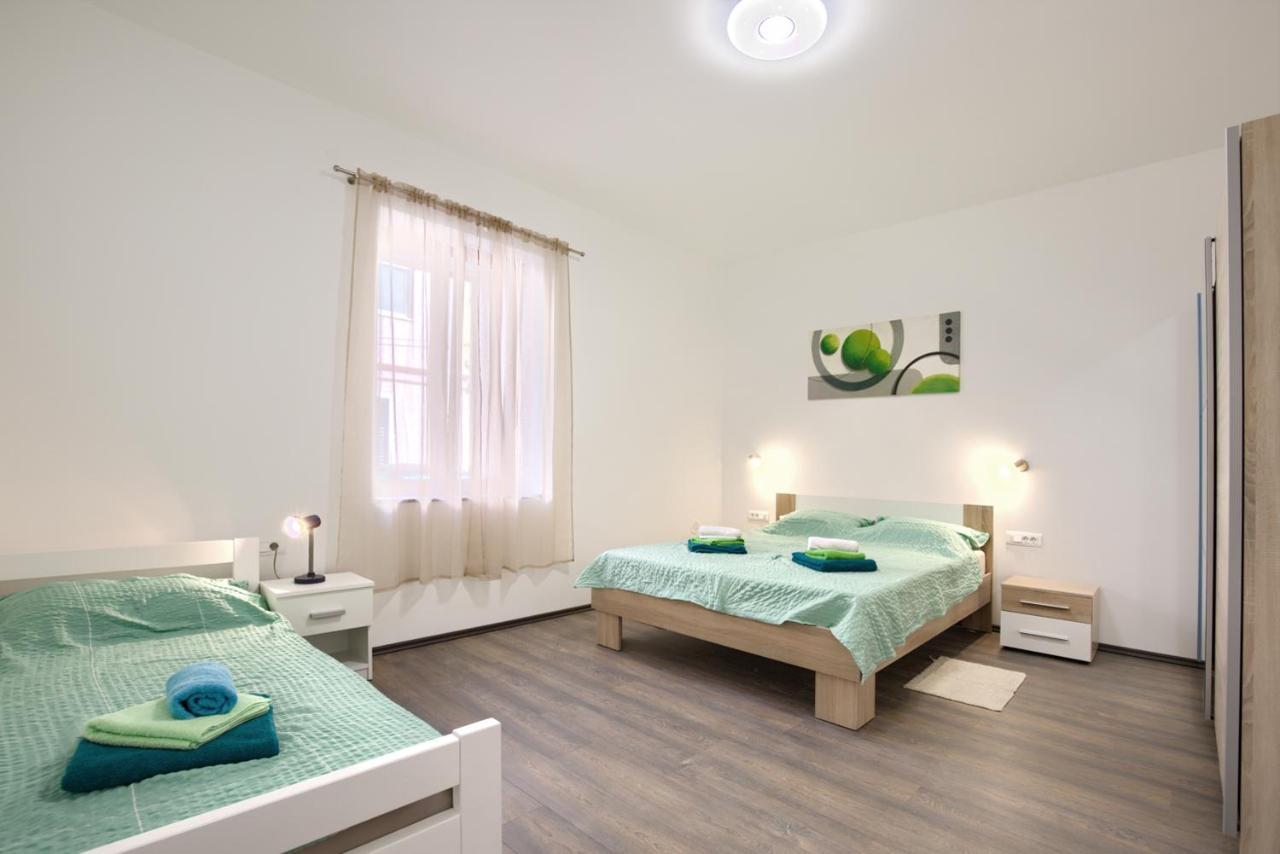 Amphitheater 3+2 Modern Apartment With Terrace, Wifi, Netflix Pula Extérieur photo