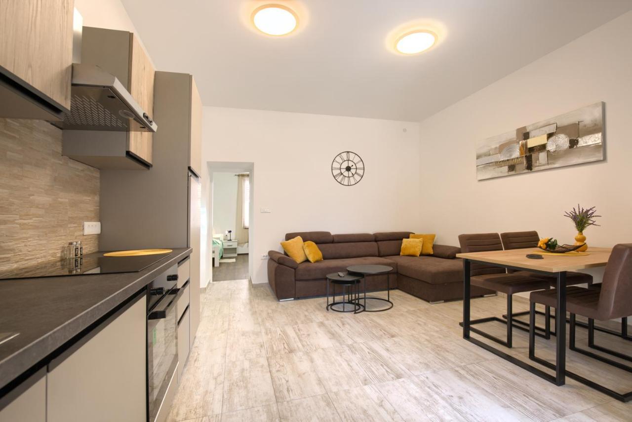 Amphitheater 3+2 Modern Apartment With Terrace, Wifi, Netflix Pula Extérieur photo
