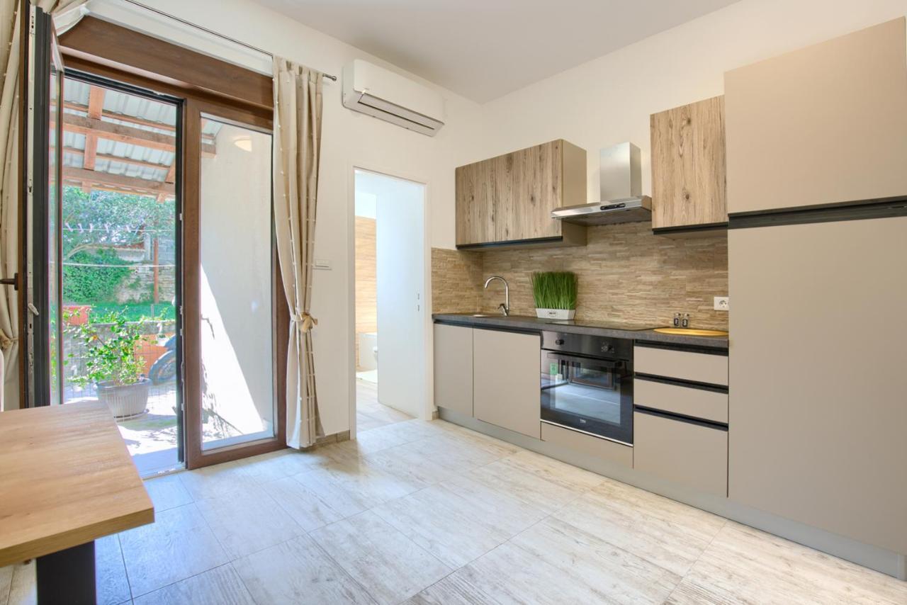 Amphitheater 3+2 Modern Apartment With Terrace, Wifi, Netflix Pula Extérieur photo