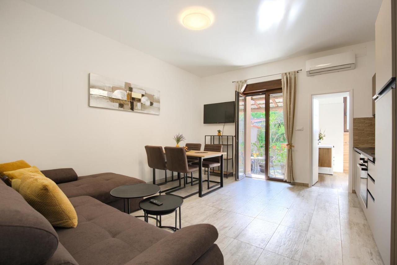 Amphitheater 3+2 Modern Apartment With Terrace, Wifi, Netflix Pula Extérieur photo