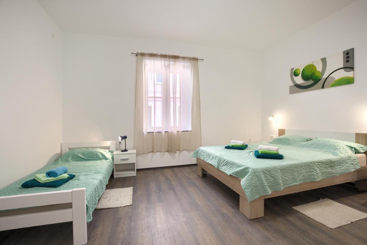 Amphitheater 3+2 Modern Apartment With Terrace, Wifi, Netflix Pula Extérieur photo