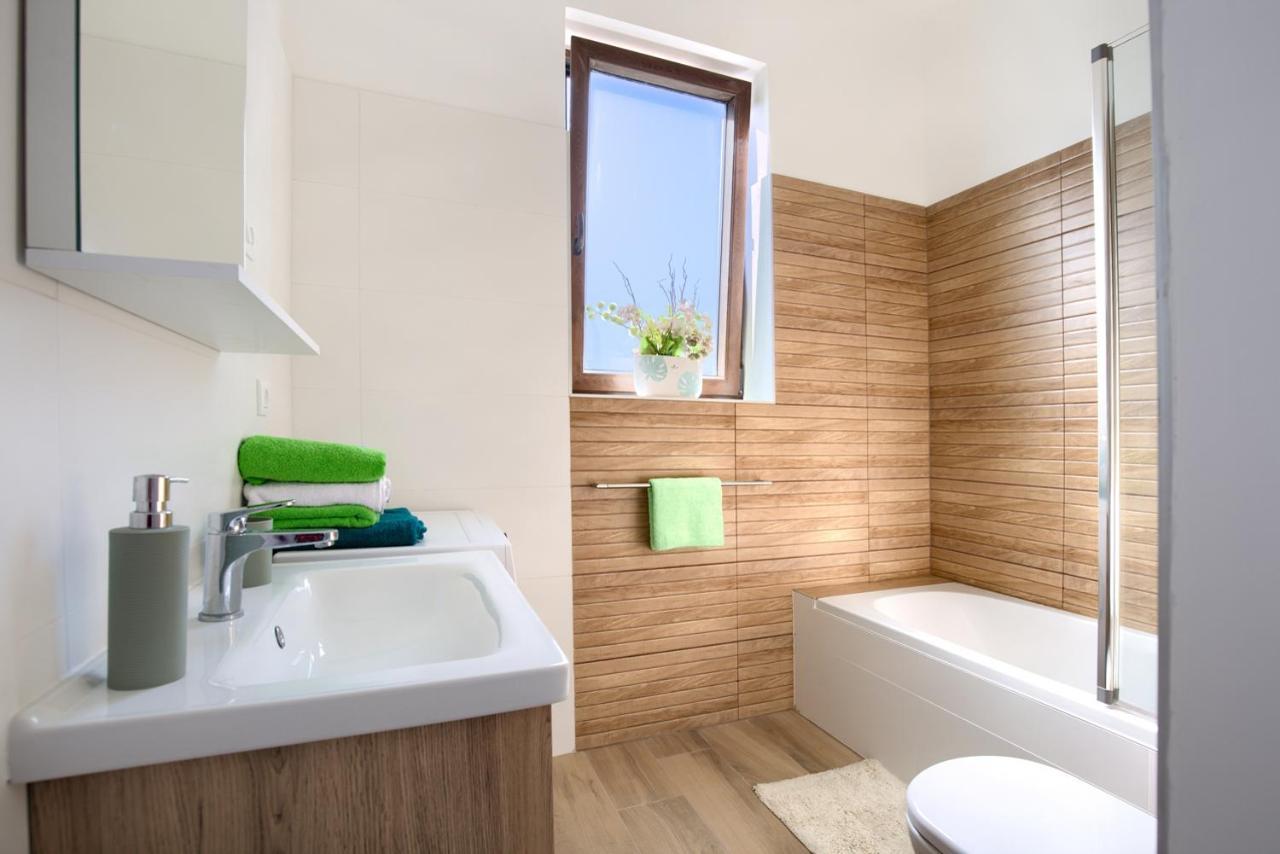 Amphitheater 3+2 Modern Apartment With Terrace, Wifi, Netflix Pula Extérieur photo