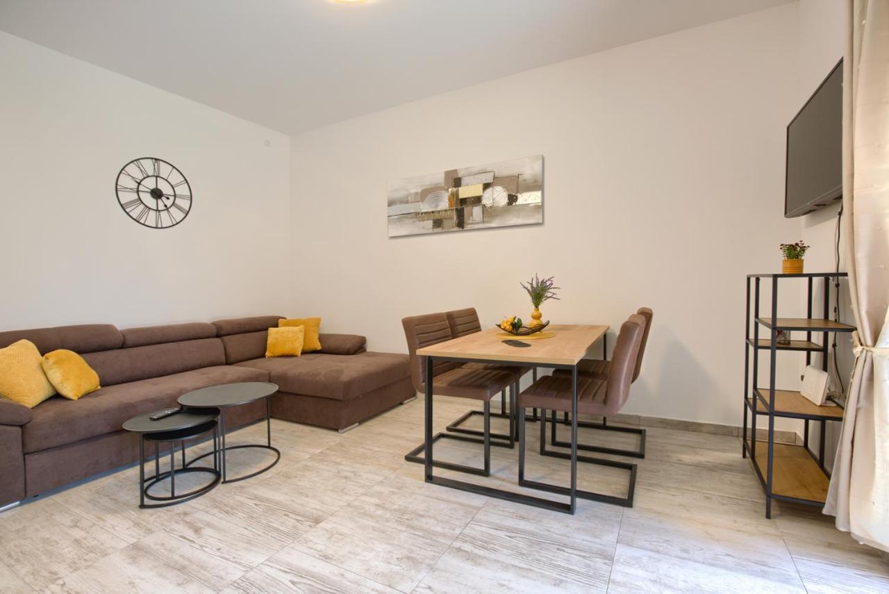 Amphitheater 3+2 Modern Apartment With Terrace, Wifi, Netflix Pula Extérieur photo